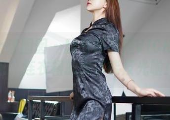 Feilin嗲囡囡 – 翻开陈雅漫VICKY的图包，连衣裙的光泽能反光啦！