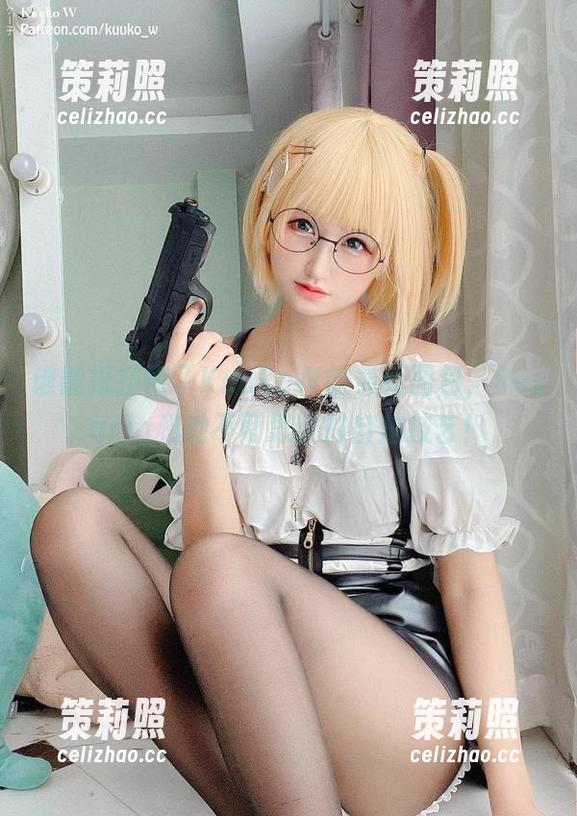 谁能抵挡得了KuukoW的最新图包，Rosaria和她不可思议的自拍技艺！
