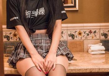 TouTiao头条女神 – 看何娇娇的定制图集，职业装也能穿得像在度假一样，神奇。