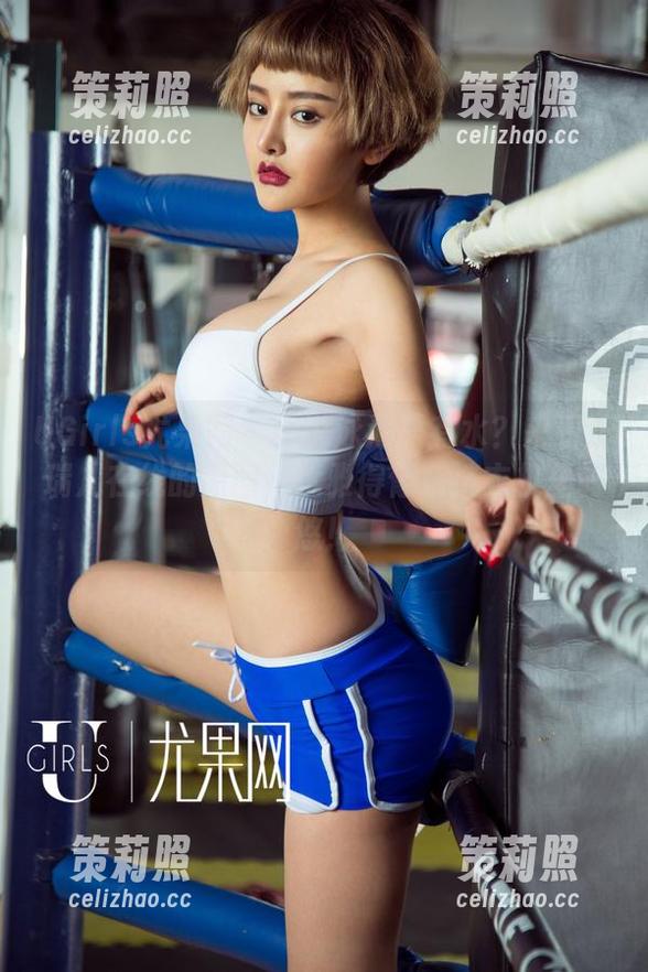 UGirls尤果网 - 谁说泳池只有水？来看王瑞儿在线的原图，优雅得像在洗衣机里转悠！