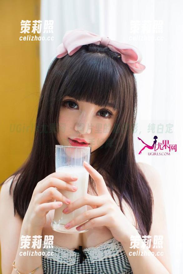 UGirls尤果网 - 图片里的赵伊彤，纯白定制的一手好牌！