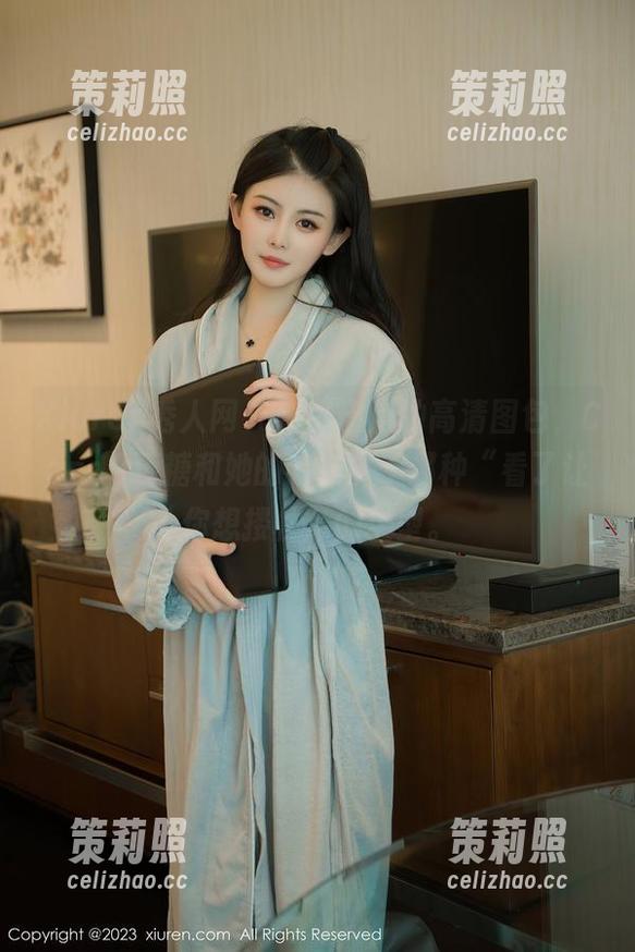 Xiuren秀人网 - 新鲜出炉的高清图包，Candy糖糖和她的毛衣属于那种“看了让你想搂住”的类型。