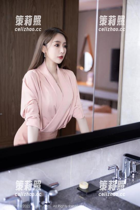 Xiuren秀人网-Elise谭晓彤 Xiuren秀人网 - Elise谭晓彤带来的女友图集,美图俘获了我这颗无辜的心!