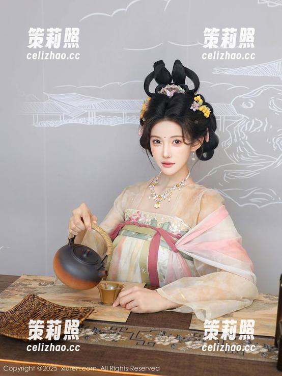 Xiuren秀人网 - 打开nancy小姿的裤里丝图包，你会发现小小的惊喜！