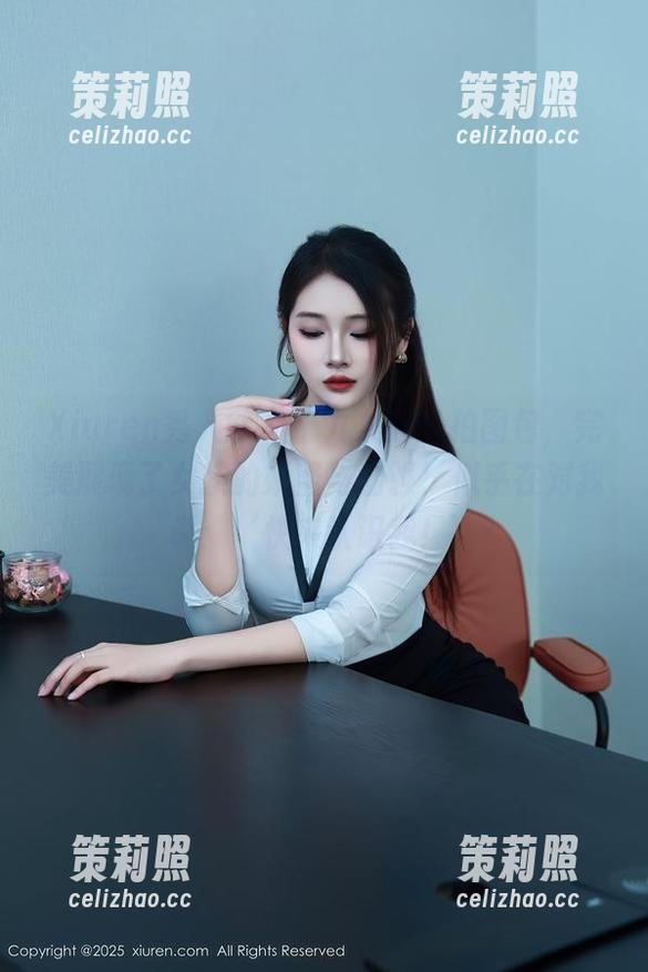Xiuren秀人网 - 十九九的私拍图包，完美展现了女孩的娇羞与刚强，似乎在对我说：‘快来认识我！’