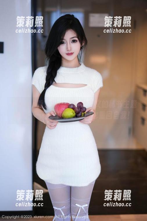 Xiuren秀人网 - 精选林文文的秘书主题衬衫——让你在办公桌前也重回自我！