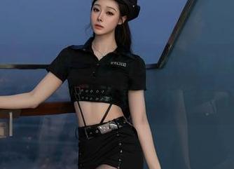 Xiuren秀人网 – 套图更新：清水美嘉和她的高跟鞋，谁说穿鞋不能有个性？