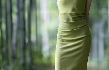 Xiuren秀人网 – 王馨瑶Yanni的修女写真原图，让我突然想到了那些经典黑白电影的气质。