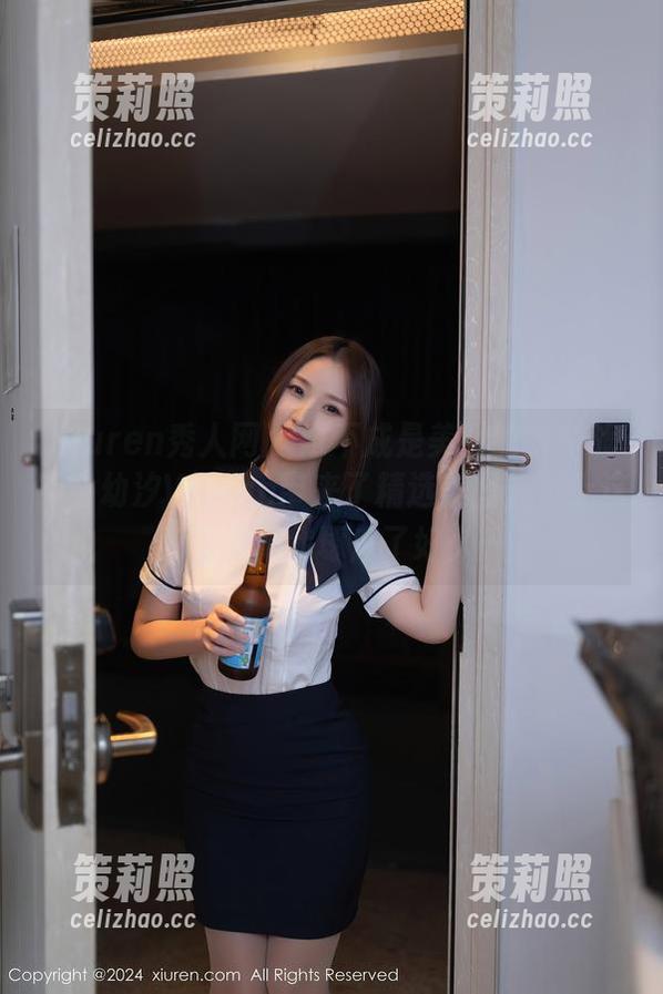 Xiuren秀人网-金幼汐Vivian Xiuren秀人网 - 难不成是美脚的争夺战?金幼汐Vivian带来了精选美图,脚上这双鞋看得我琢磨了好久…
