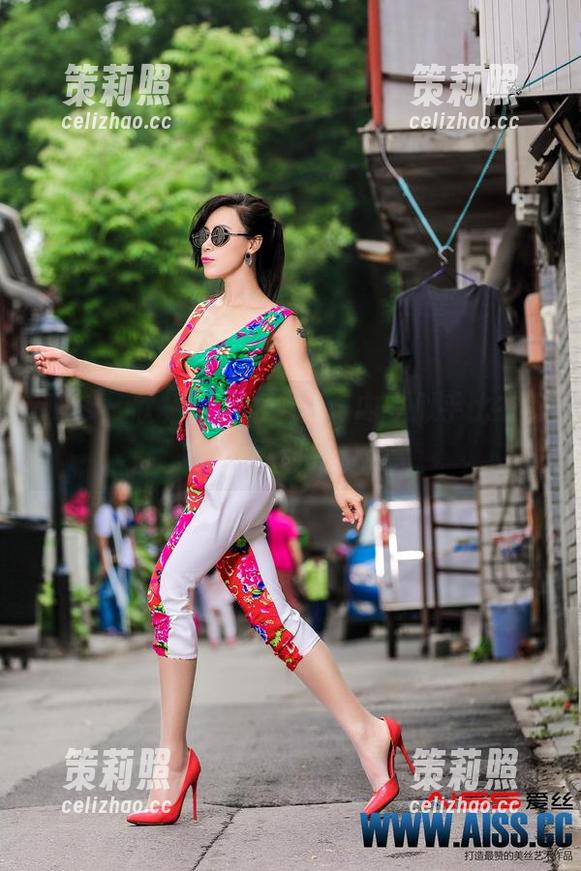 aiss - 欣杨的私拍合集，内衣似乎比衣服更动人