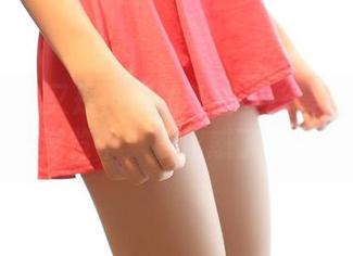 rosi – 这又是小莉的新裤里丝集合？网盘浏览中，被迷惑了呢…