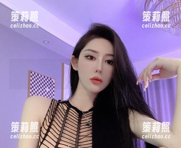 微密圈 - 免费下载不爱笑的赛琳的牛仔裤，谁说平淡不能潮呢？