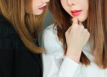 丽柜ligui – 小七与香丝助理，图片里没有圣光，只有纯粹的惬意时光。