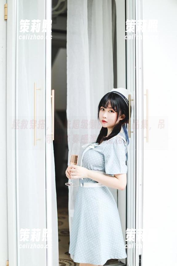 拯救穿搭，依依超级懒的最新作品集，吊带的节奏感难以抵挡。
