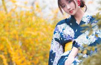冬马路纱最新办公套图，被文件夹和咖啡机围绕的样子，恍如每天都在拍戏。