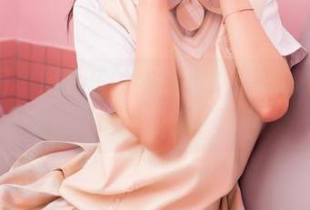 嗲囡囡 – 图片里的陈媚儿，在线秘书身份暗藏趣味。