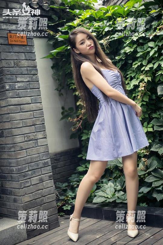 头条女神 - 松果儿写真：办公室里的大胆尝试与打闹