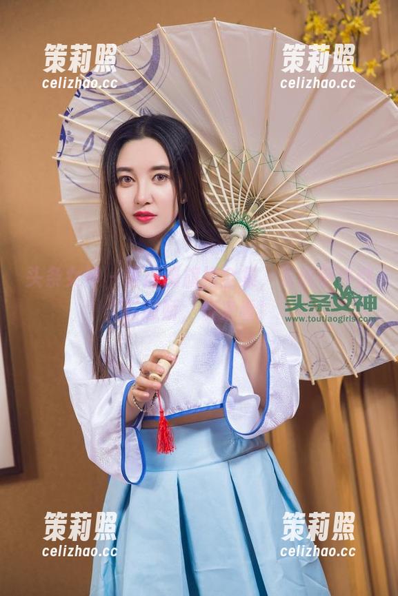 头条女神 - 梁芮溪旗袍全集，发现每件都在撒娇，快来看！
