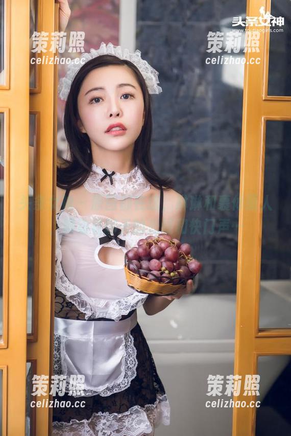 头条女神 - 原图都在这，琳琳和裹体丽人，躁动着聊天的光线和快门声…