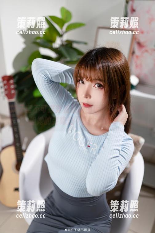 妍子坚不可摧穿和服的图库：这图没毛病，但她的姿势是不是太大胆了点？