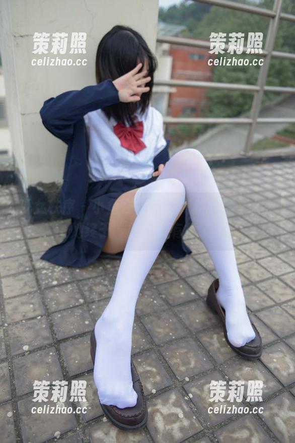 少女秩序 - 小鱼在粉色肚兜私拍里，看来她终于“肚”里有货了！