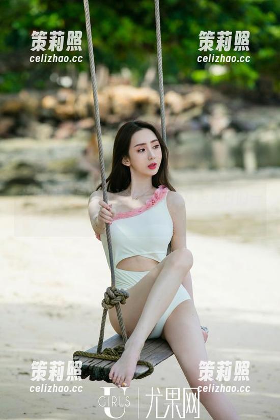 尤果网 - 晨曦的泳装写真，真是夏日的一股清流啊