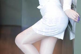 尤蜜荟 – Emily尹菲在水手服里，原图里的船长我也是醉了！