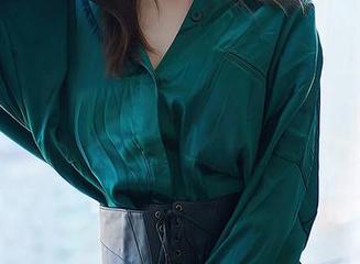 尤蜜荟 – 大胆对抗圣光照明，陈宇曦的美脚唤醒作品的新视角。