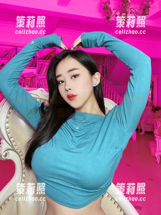 张老师 微密圈 - 这私房蕾丝图包,张老师好像在给我上课,但我只想离得更近一点!