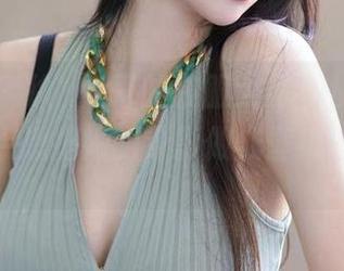 微密圈 – 徐珺大哥的校服大作，从原图看起，有点想把她的身影做成壁纸每天套餐。