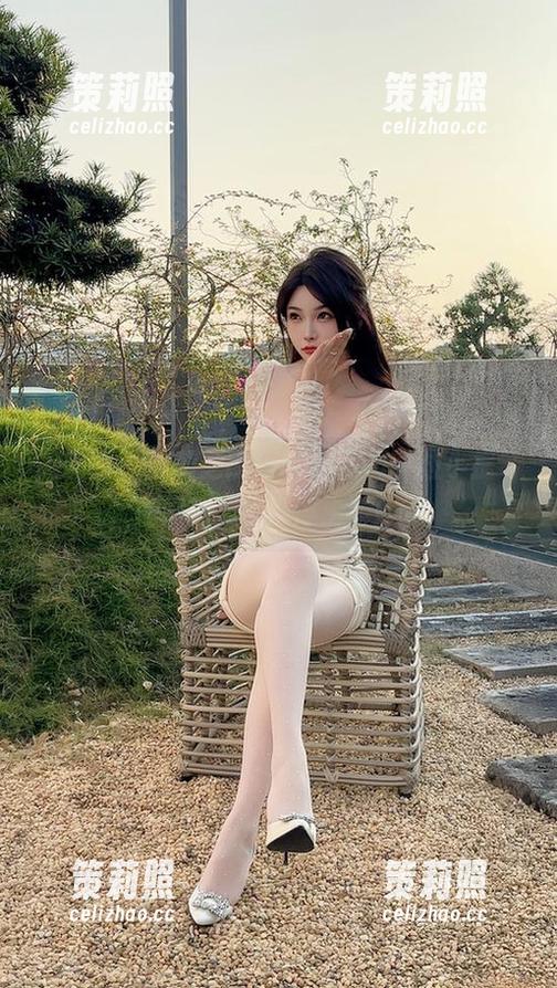 徐莉芝Booty 微密圈 - 徐莉芝Booty的写真:拉小提琴的间隙,偷得浮生半日闲