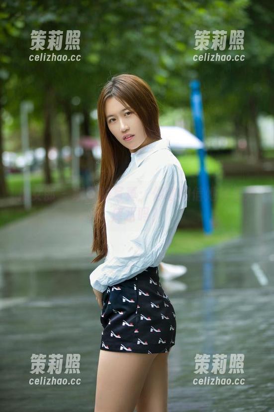 推女郎 - 娜露的写真：你敢相信她穿着死库水吗？