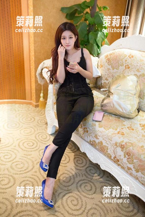 推女郎 - 随着安沛蕾的一套水手服私拍，我们两个人都不小心给晒黑了……啊，那些照片！