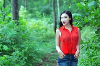 推女郎 – 瞧瞧这图片，易阳的丝袜，选得真有品味，心里说不出的那种呀…