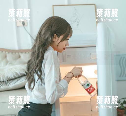 杏仁曲奇：亮丽裤里丝，光线不圣光，哈哈