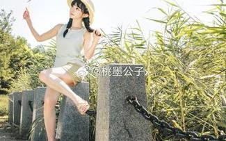 桃墨公子的窗边，图片里的那道光线真缠绵