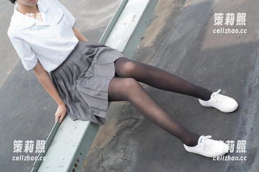 森萝财团：那一瞬的海风，全套JK制服与白丝的完美组合？