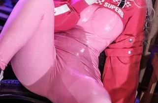 大凤赛车的野外追逐樱落Selena又在抢镜了！新写真集上线！