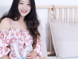 物恋传媒 – 炫酷的免费圣诞写真——泡泡的姿态让人血脉喷张！