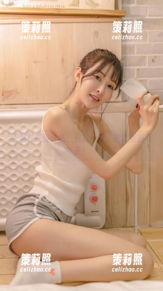 王羽杉美脚合集：只需一双，她就坐拥夏天！