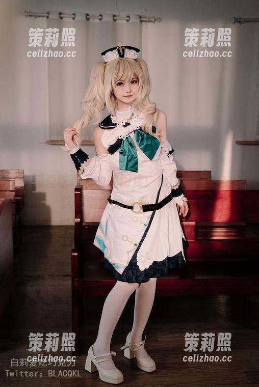 白莉爱吃巧克力的图库：miku，完全被这种随意的姿态打动了。