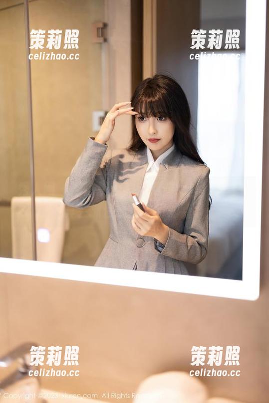 秀人网 - 难以抗拒的定制修女风，刘钰儿真会抓住最近流行的点。