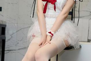 秀人网 – 纯白也有脾气，奶喵喵的定制写真，一种微妙的存在感。
