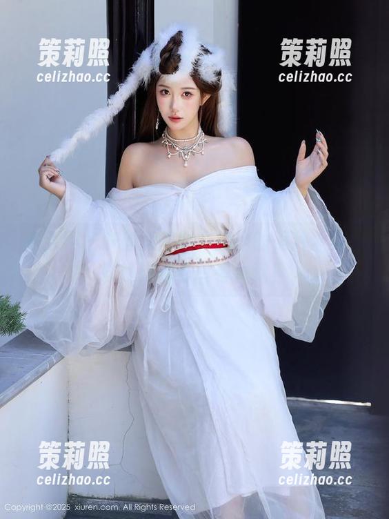秀人网-娜比 秀人网 - 灰丝大探险:娜比的照片合集,哎呀这动作真夸张啊!