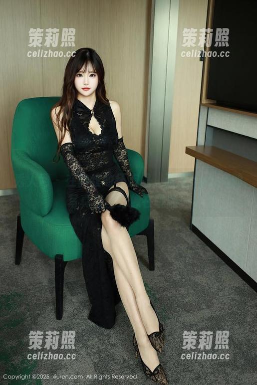 秀人网 - 在豹纹的怀抱里，张优ayoyo的写真套图好像在呢喃…