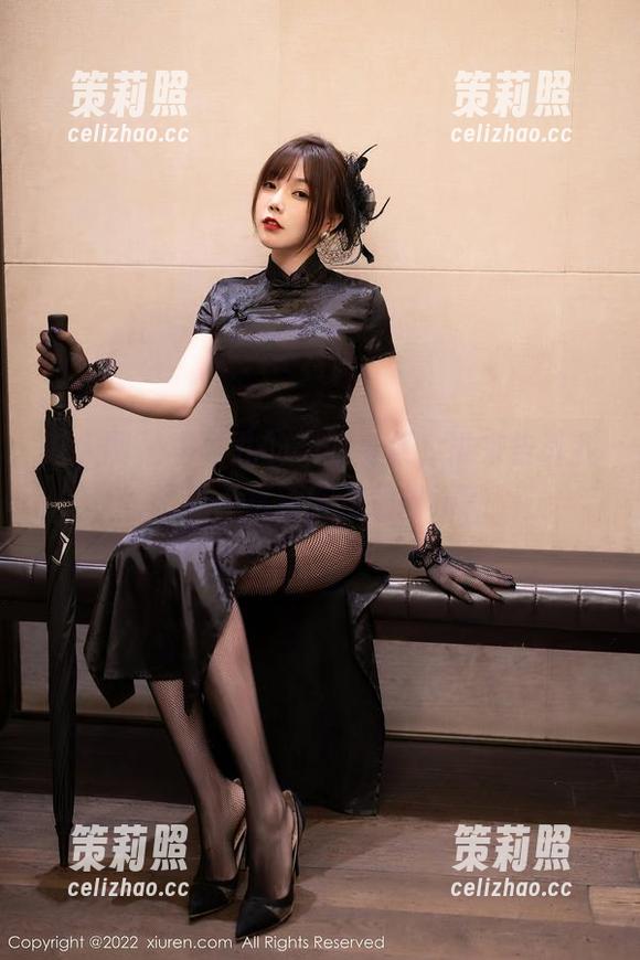 秀人网 - 李可儿的制服全集，谁来告诉我这算不算新型角色扮演？