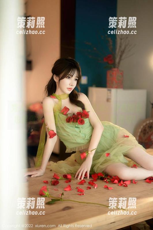 秀人网 - 沈蜜桃off居家合集：穿着睡裤也能做女神的日常分享，真不敢相信！