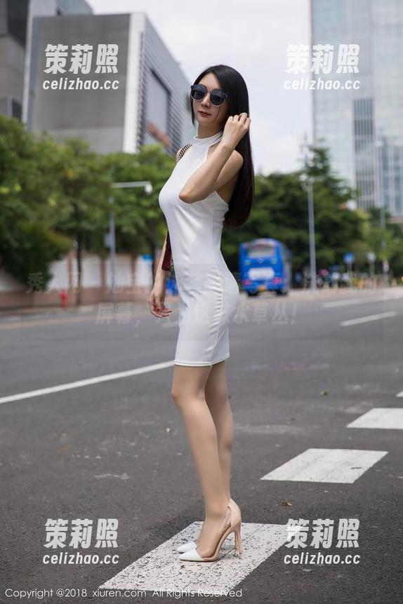 秀人网-灿宝 秀人网 - 灿宝的泳装高清写真:洗劫我的屏幕,只为这株水草丛!