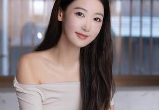 秀人网 – 白小喵的女仆原图，真是“奇特”;图包就像盲盒