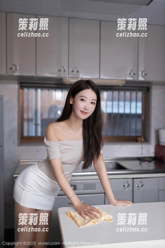 秀人网 - 白小喵的女仆原图，真是“奇特”;图包就像盲盒